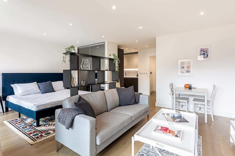 Gorgeous Studio Flat - Tap to explore photos