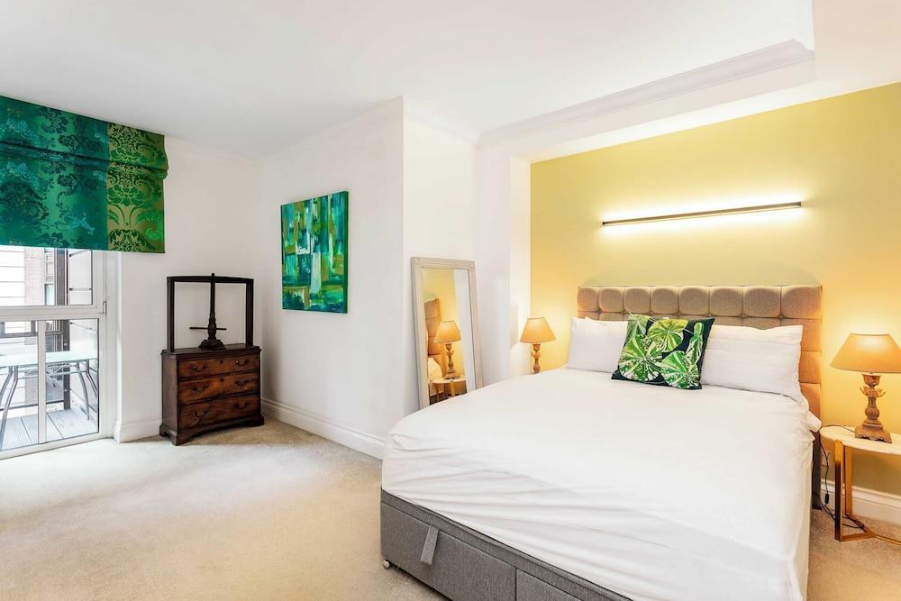 Fabulous Westminster Flat - Tap to explore photos