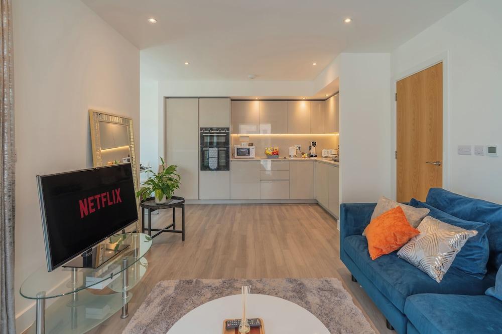 City Escape Apartment in London - Tap to explore photos