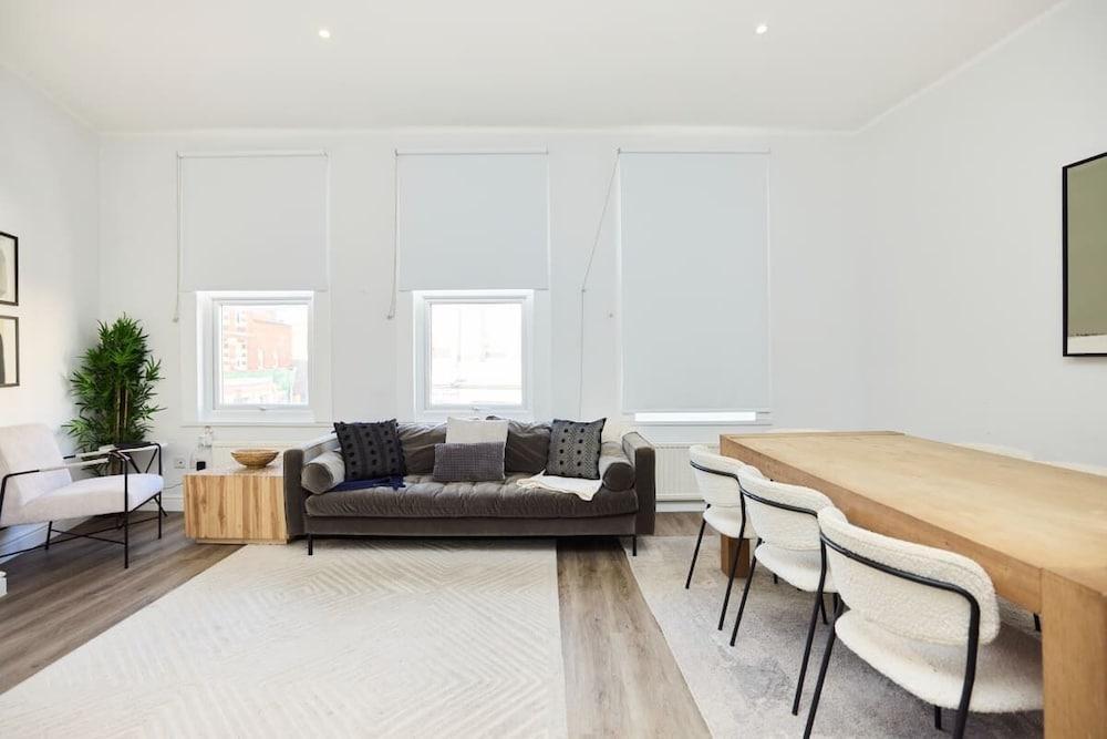 The Fulham Secret - Classy 5bdr Apartment - Tap to explore photos