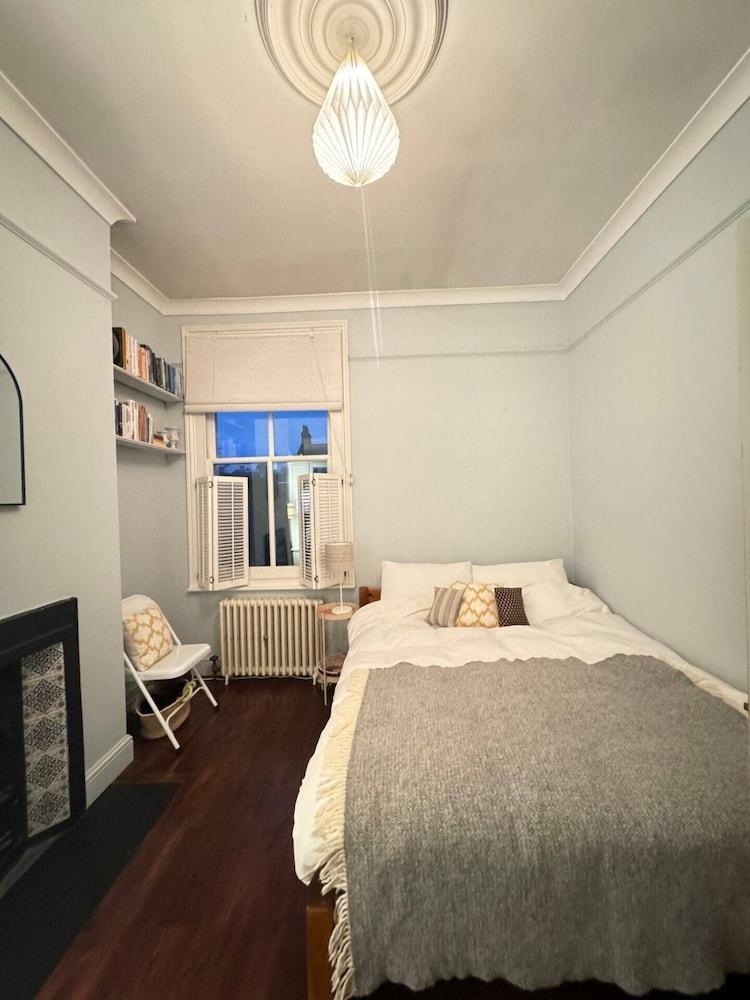 Cosy & Charming 1BD Flat Kensal Rise, London! - Tap to explore photos