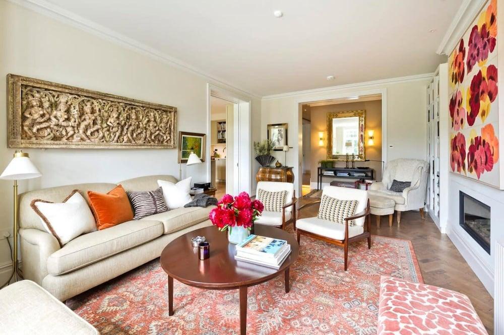 Serene 2 Bed Flat Chiswick Min Monthly Stay - Tap to explore photos
