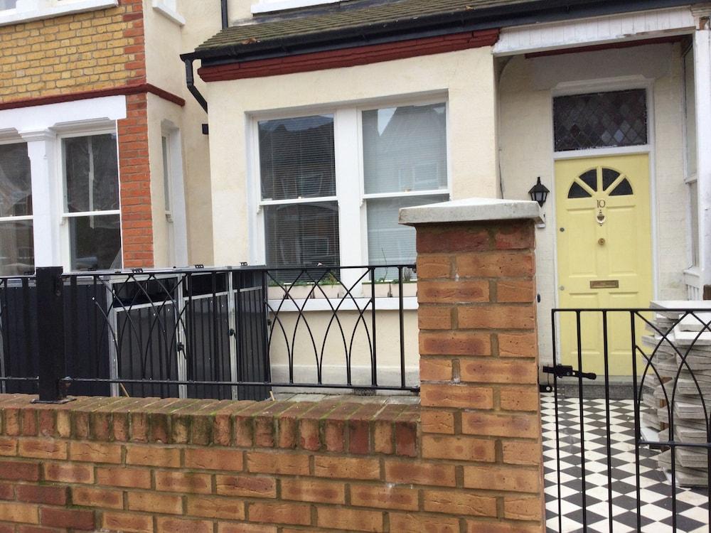 TDM Bachelot Lettings Ltd - Tap to explore photos