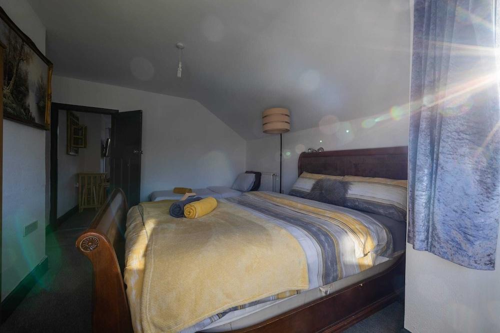 Beautiful 2-bed Apartment in Dartford - Tap to explore photos
