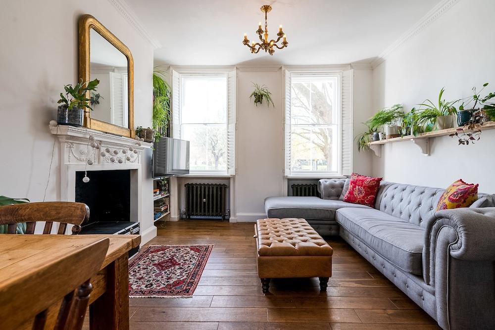 Historic 18th Century Terrace House - Tap to explore photos