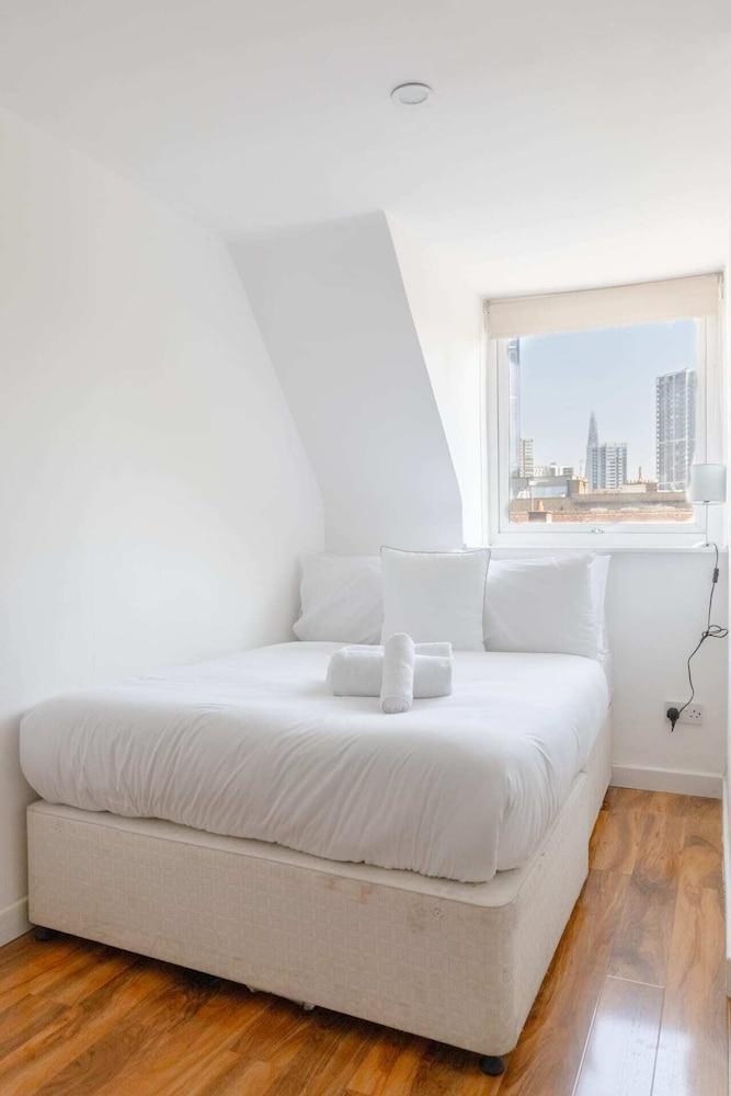 Bright 2BD Maisonette - Kennington! - Tap to explore photos