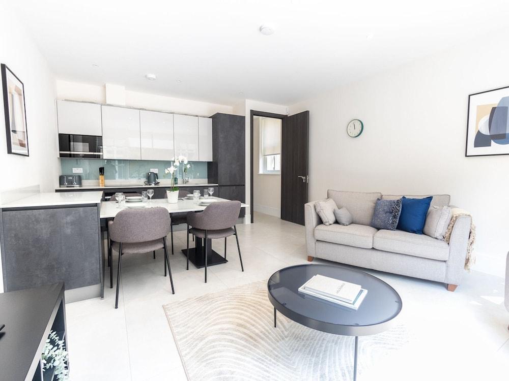 One Bed Apt Near Camden Markets Perfect Location - Tap to explore photos