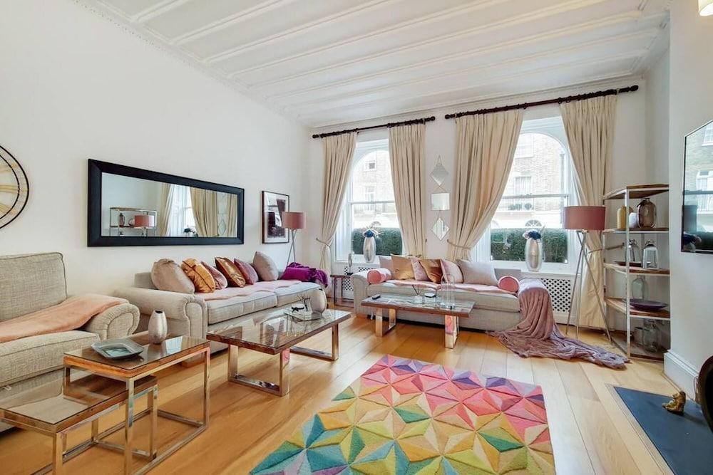Stunning 3 Bedroom Apartment in Belgravia w Patio - Tap to explore photos
