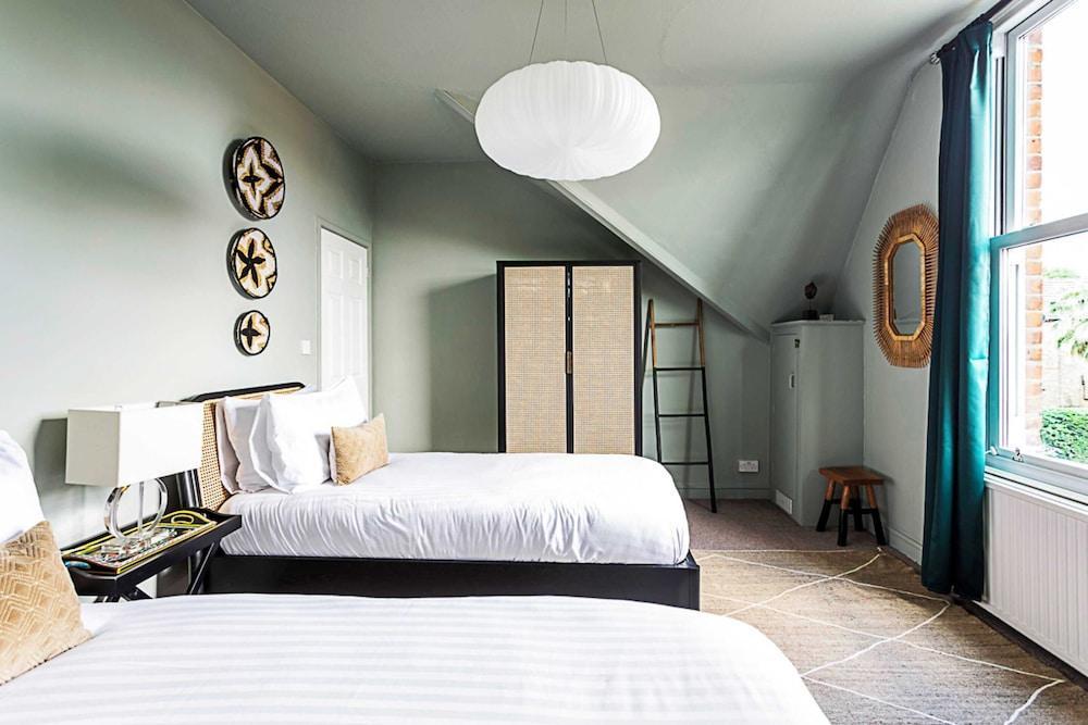Stylish Boutique Apartment - Tap to explore photos