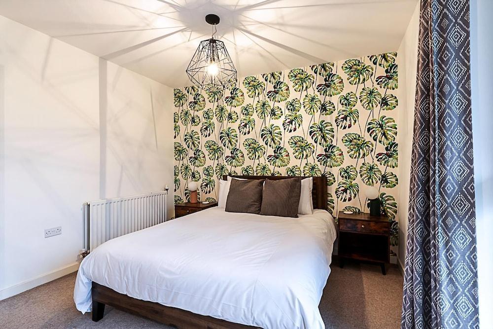 Spacious and Trendy Shoreditch Flat - Tap to explore photos
