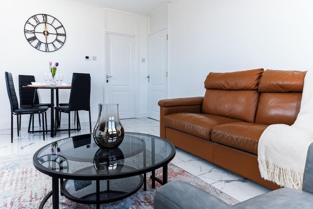 Marble Arch Marylebone Flat - Tap to explore photos