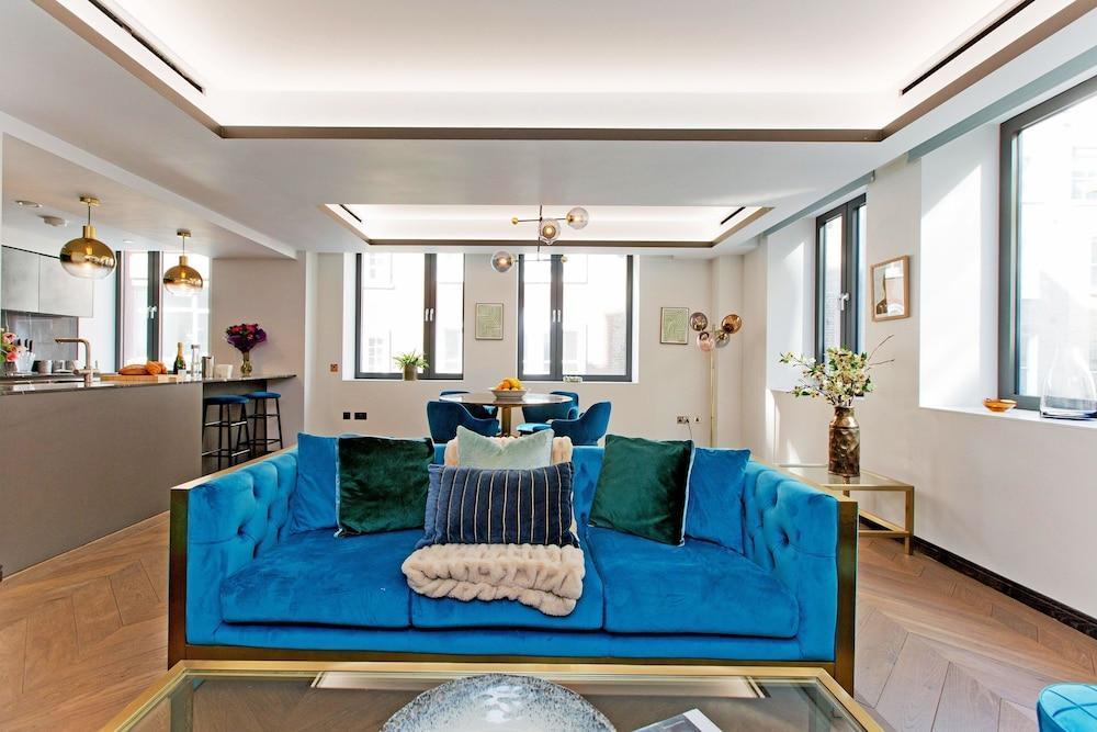 2-bed Deluxe Apt 104 - Tap to explore photos