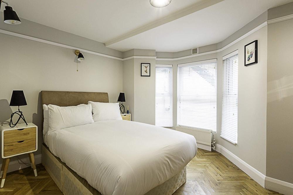 Cosy Garden Flat in Prestigious Residential Area - Tap to explore photos