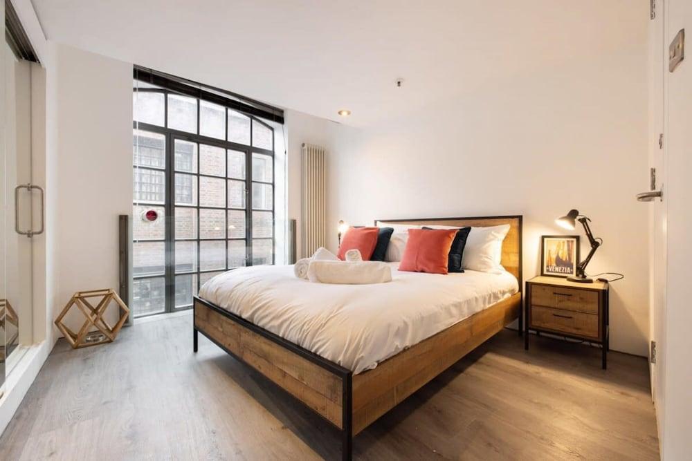 Soho Warehouse Loft With Concierge Lift