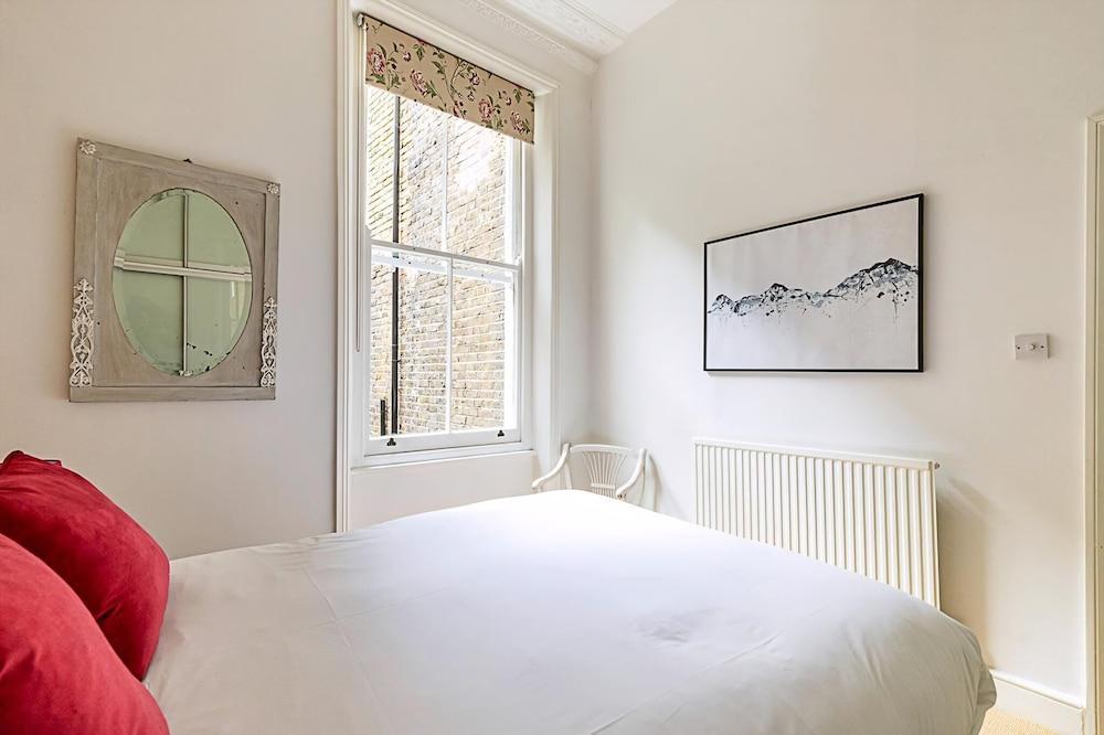 Lovely One-bedroom Flat Near West Kensington - Tap to explore photos