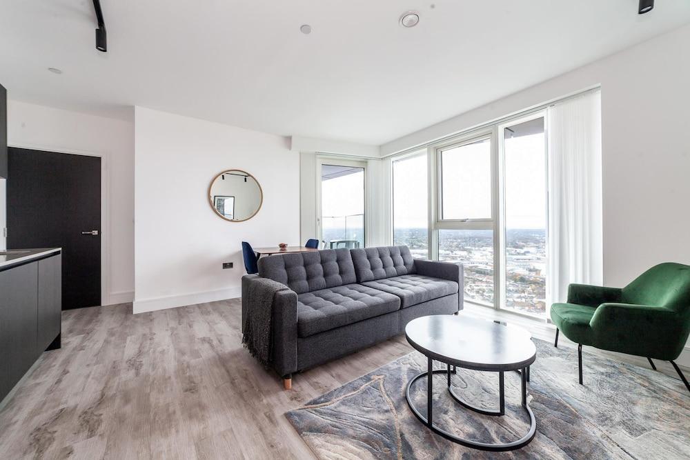 Sky-high North Acton Apartment - Tap to explore photos