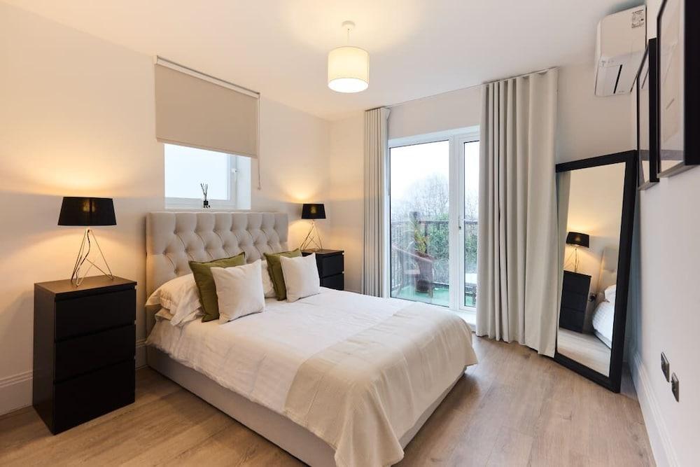 The Wembley Park Arms - Modern 2bdr Flat With Balcony - Tap to explore photos