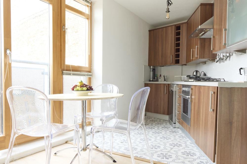 Apartment With Canal View in Broadway Market