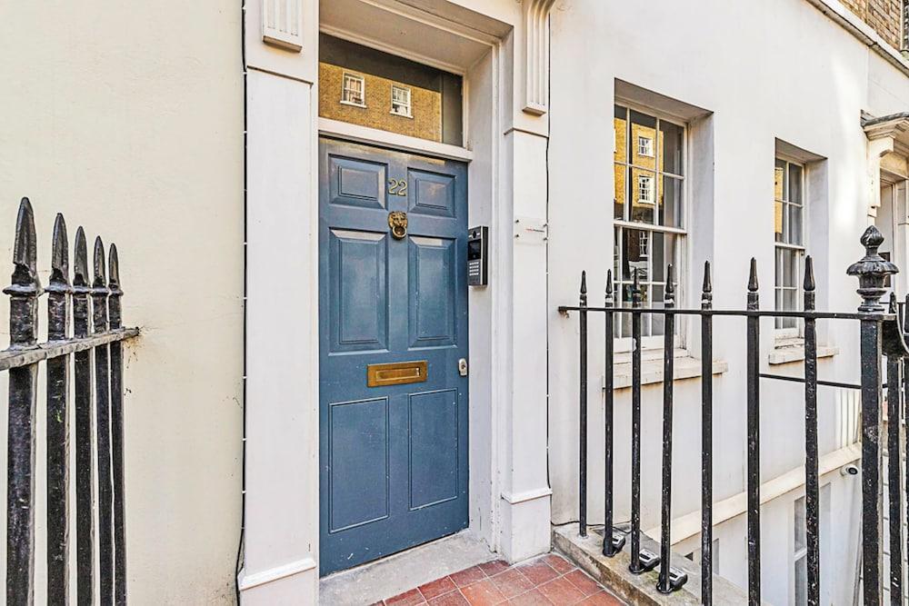 Beautiful One-bedroom Apartment In Central London - Tap to explore photos