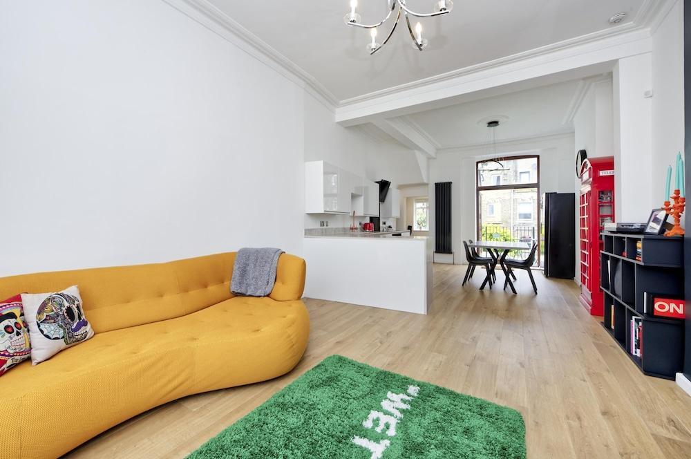 Beautiful Battersea Garden Flat by Underthedoormat - Tap to explore photos