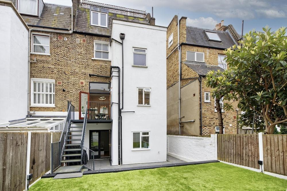 Beautiful Battersea Garden Flat by Underthedoormat - Tap to explore photos