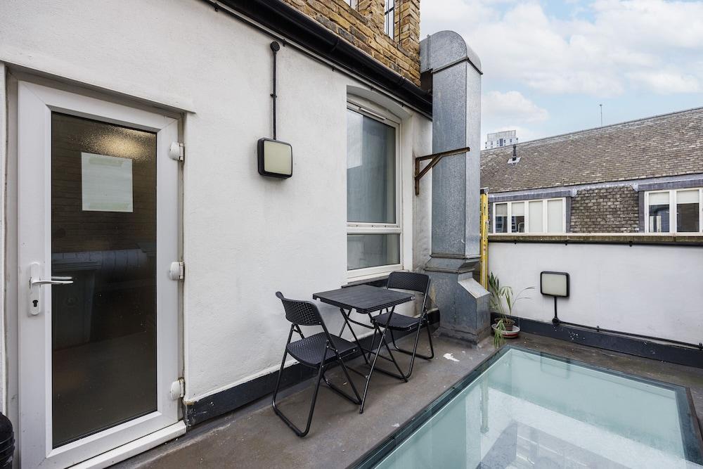 Quality Spitalfields Accommodations - Tap to explore photos