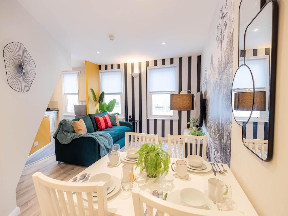 Explore Granary Square Two Bedroom by Belvilla - Tap to explore photos