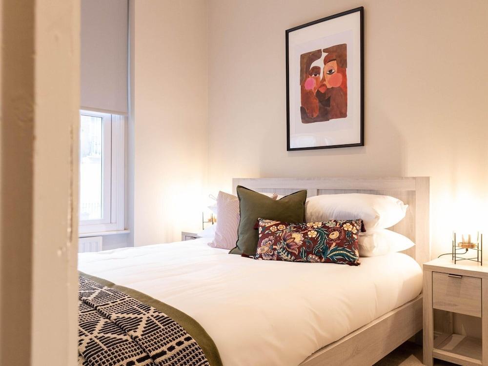 Explore Granary Square Two Bedroom by Belvilla - Tap to explore photos