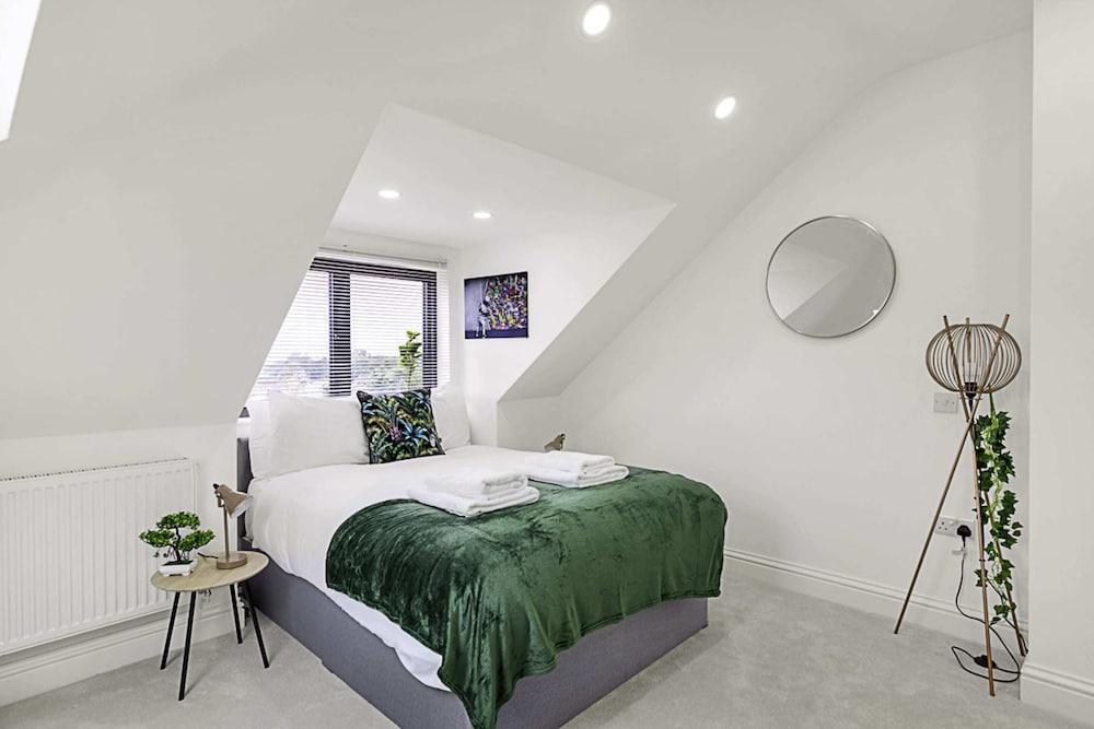 Cozy 1 Bed Apartment in Hanwell - Tap to explore photos