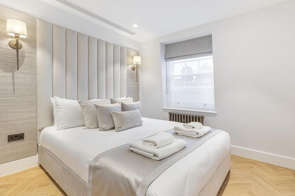Wimpole 3 Bed Apartment - Tap to explore photos
