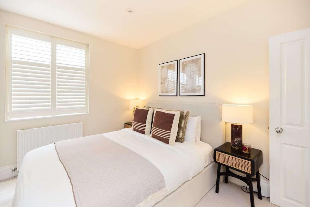 The Fulham Arms - Elegant 3bdr Flat With Terrace - Tap to explore photos