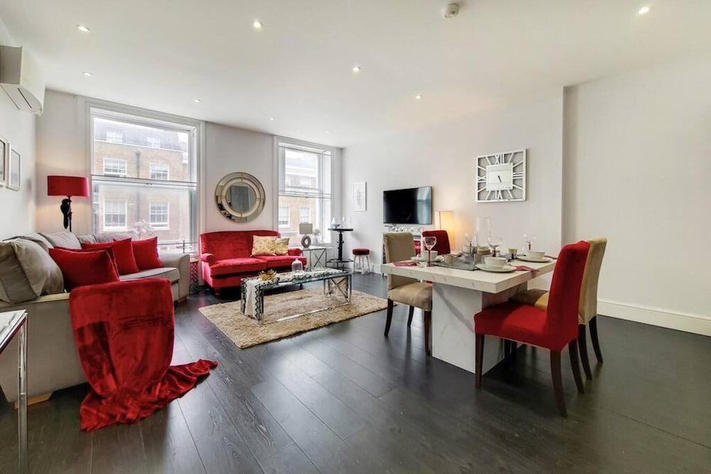 Modern 2-bedroom Apartment Off Baker Street W AC - Tap to explore photos