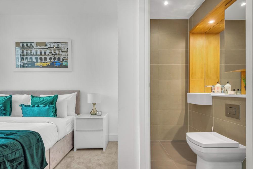 Two Bedroom Apartment in Stratford - Tap to explore photos