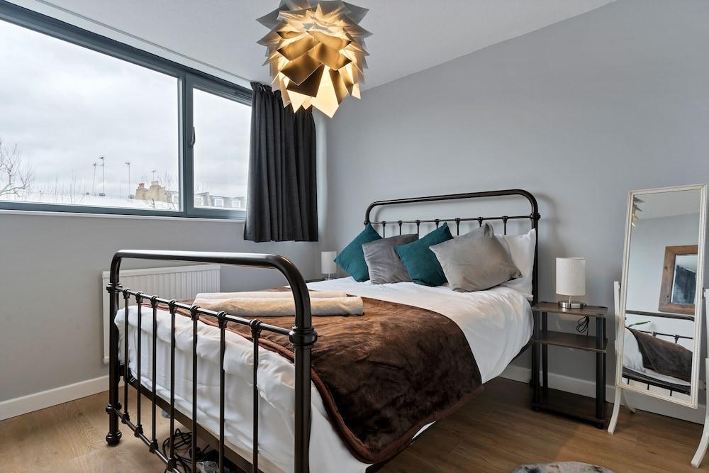 Kensington 3 Bedroom Flat Close2subway - Tap to explore photos