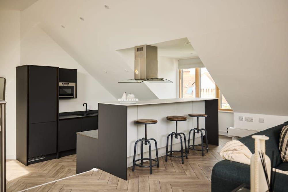 The Putney Sactum - Homely 3bdr With Rooftop Terrace - Tap to explore photos