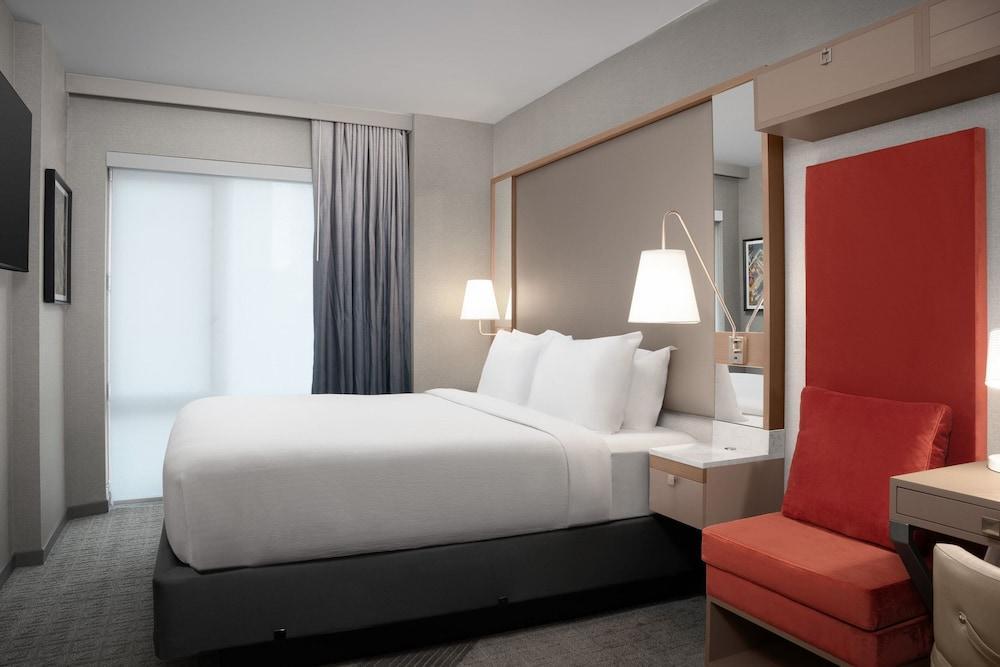 SpringHill Suites by Marriott New York Manhattan Times Square Room Type - Suite, 1 King Bed, City View