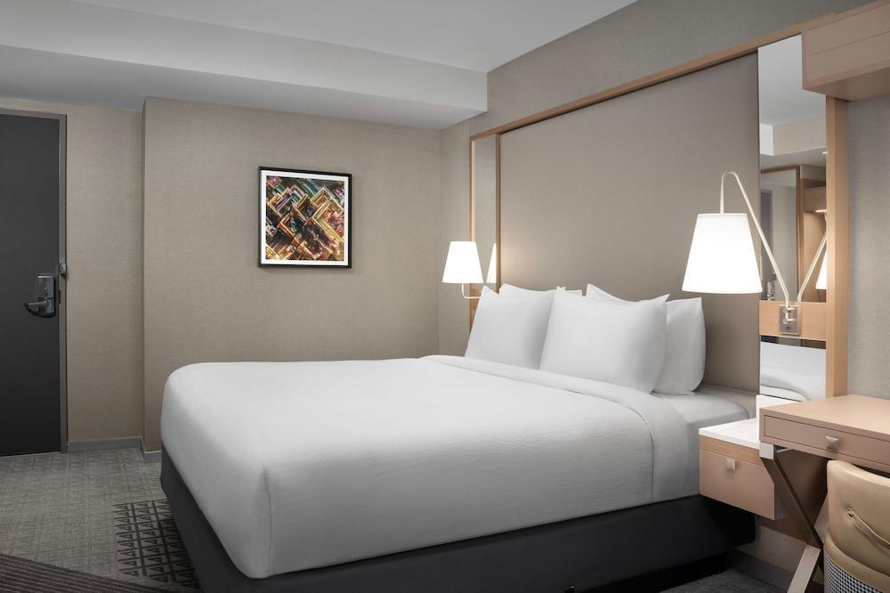 SpringHill Suites by Marriott New York Manhattan Times Square Room Type - Suite, 1 King Bed, Roll-in Shower, City View