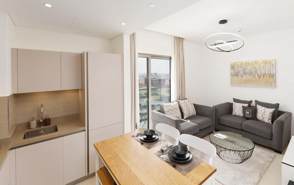 Maison Privee - Modern & Chic Retreat 10min from Downtown Dubai