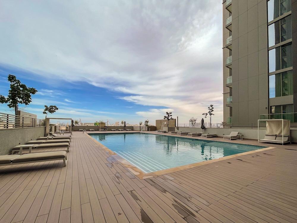 Maison Privee - Modern & Chic Retreat 10min from Downtown Dubai - Tap to explore photos