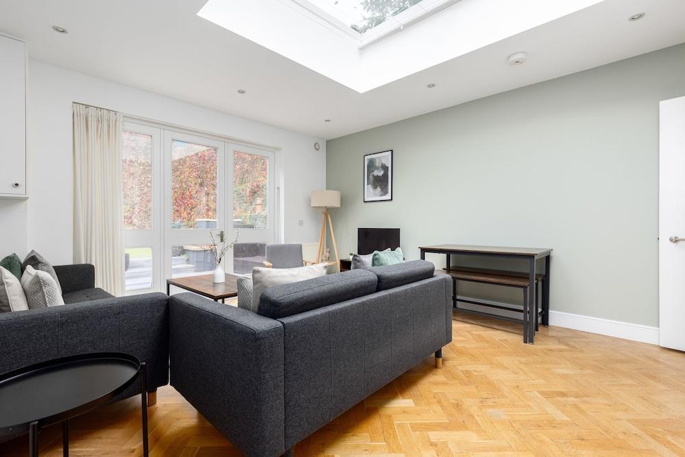 The Shepherd's Bush Luxury Villas - Tap to explore photos