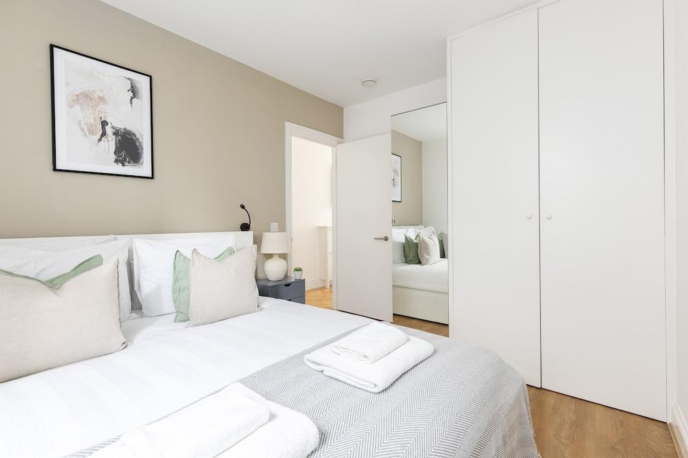 The Shepherd's Bush Luxury Villas - Tap to explore photos