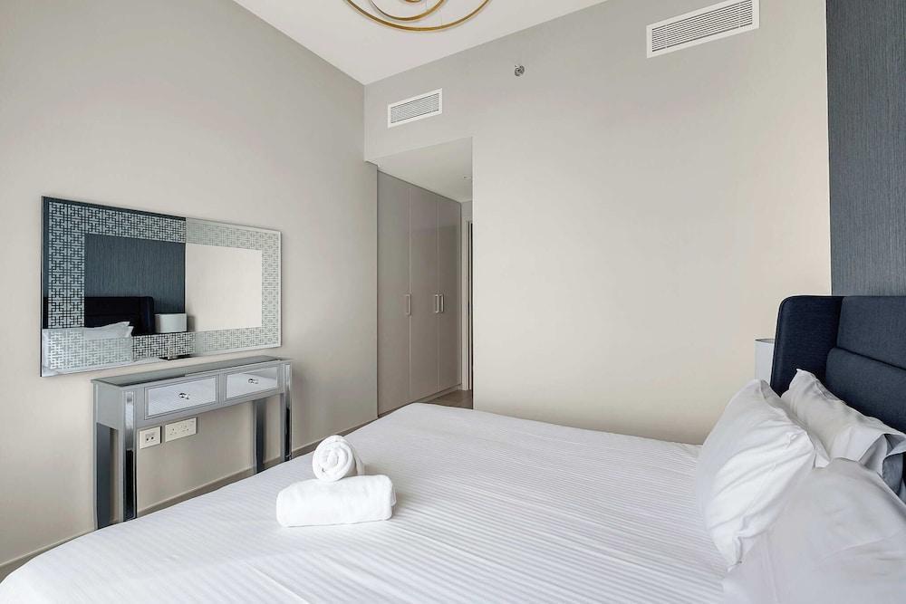 Bellavista -2 Bedrooms Downtown Views II - Tap to explore photos