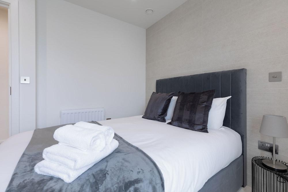 Stratford by Excel Apartments - Tap to explore photos