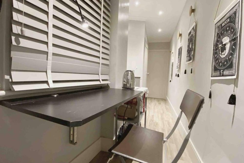 Modern Central 3-brs House With 3 Bths 2 Hottube - Tap to explore photos