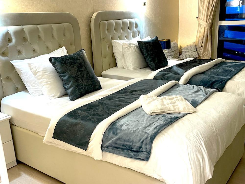 ROYAL BEACH RESIDENCES Room Type - Deluxe Double or Twin Room, Sea View