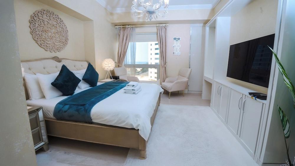ROYAL BEACH RESIDENCES Room Type - Executive Single Room, Sea View