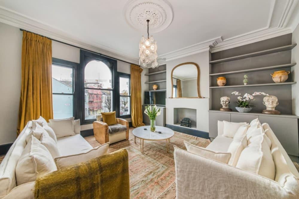Newly Renovated Two Bedroom Kensington Flat - Tap to explore photos