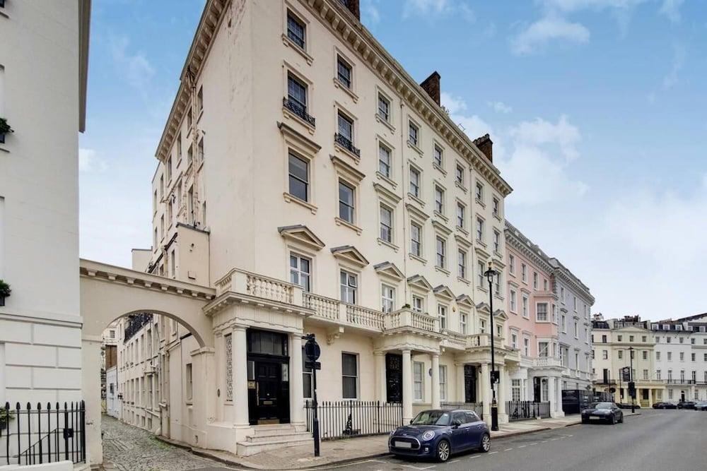 Lovely 2-bedroom Duplex Apartment in Belgravia - Tap to explore photos