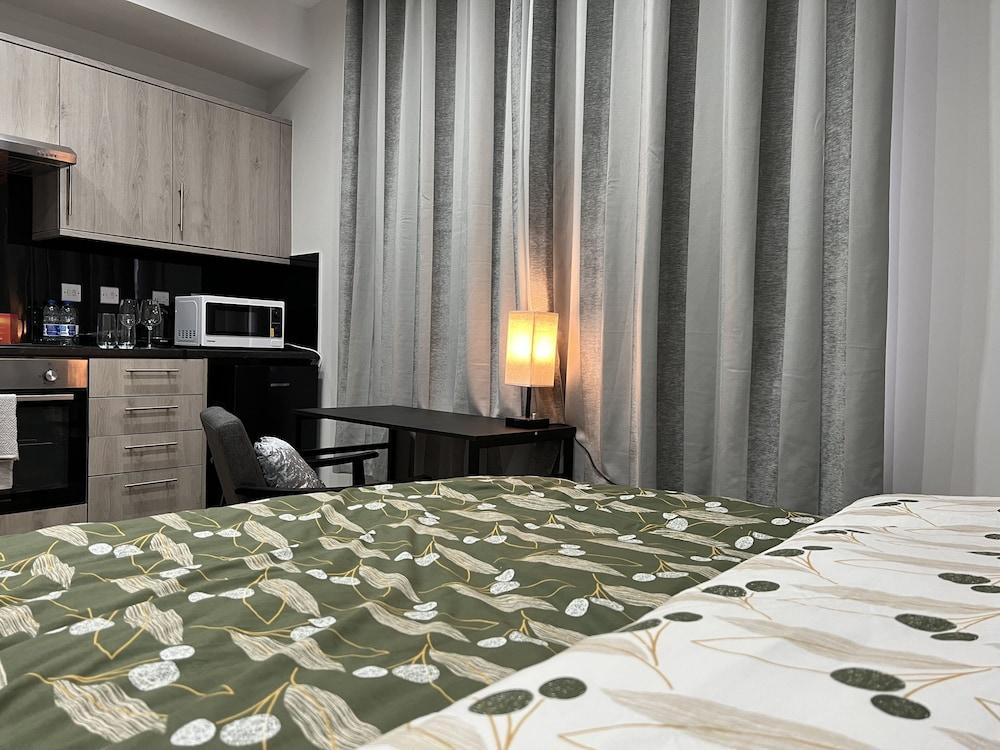 Entire Studio apartment - London - Tap to explore photos