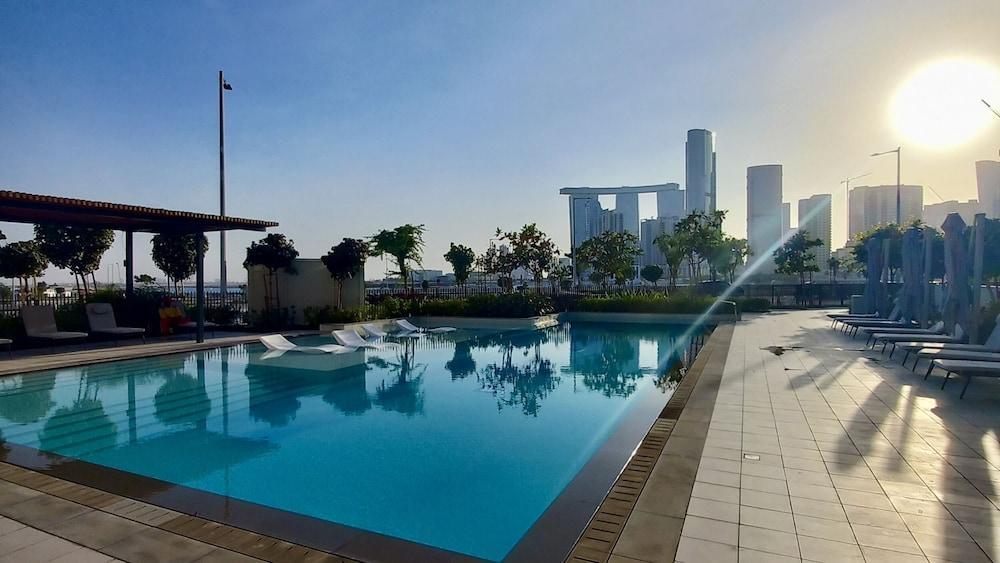 Maison Privee - Modern & Panoramic Sea View Apt on Al Reem Island - Tap to explore photos